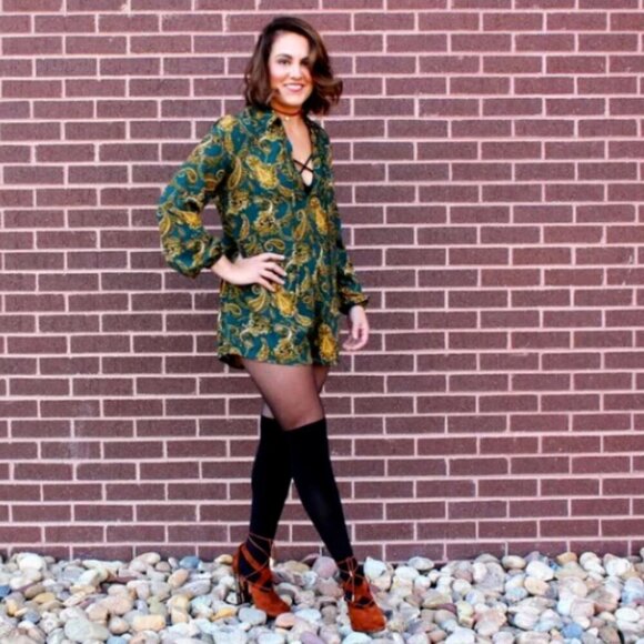 NWT Fab'rik Green Gold Paisley Zip Back V-Neck Long Sleeve Romper Sz S #311F - Picture 1 of 9